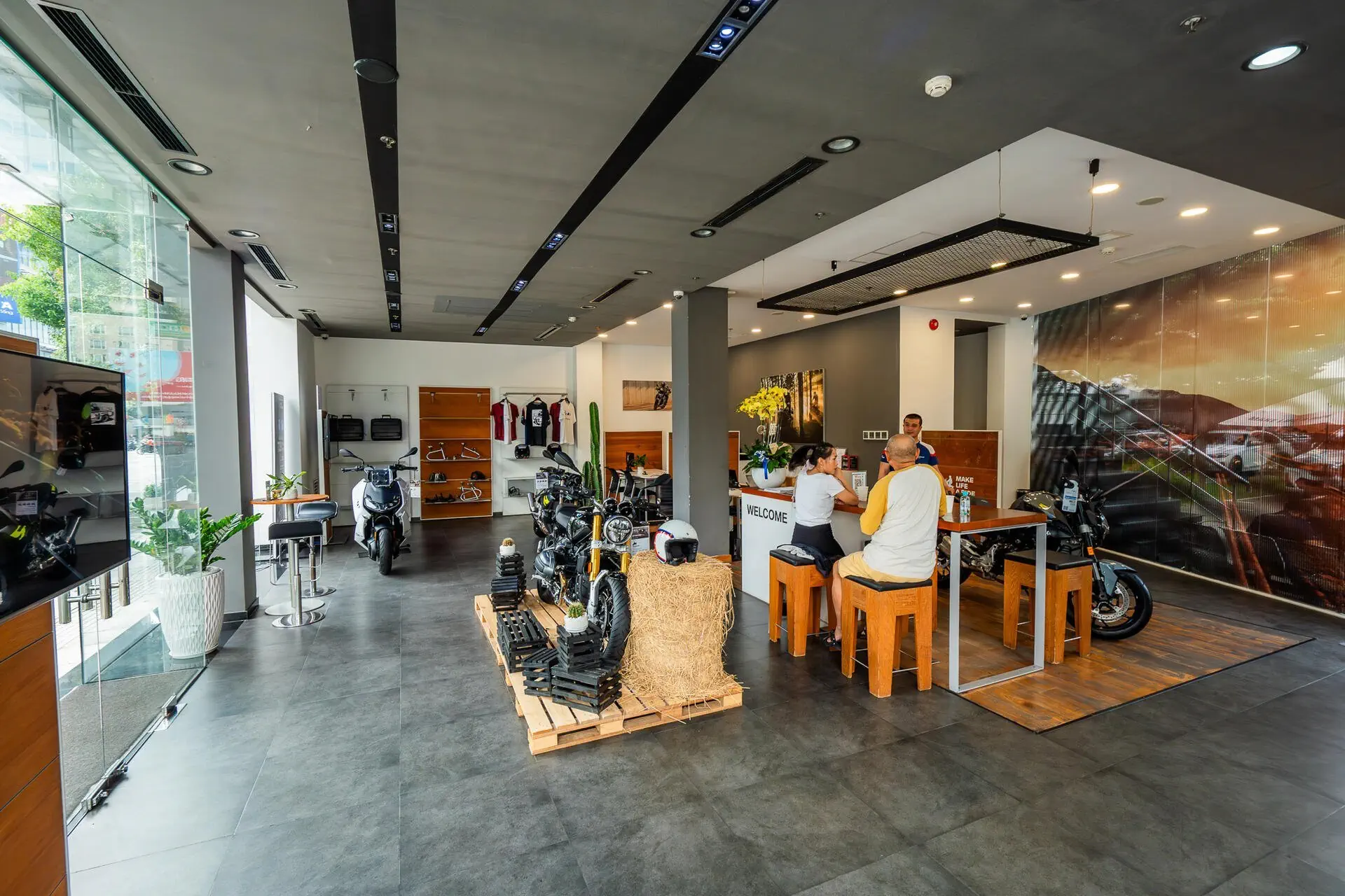 BMW Motorrad Nguyễn Văn Trỗi