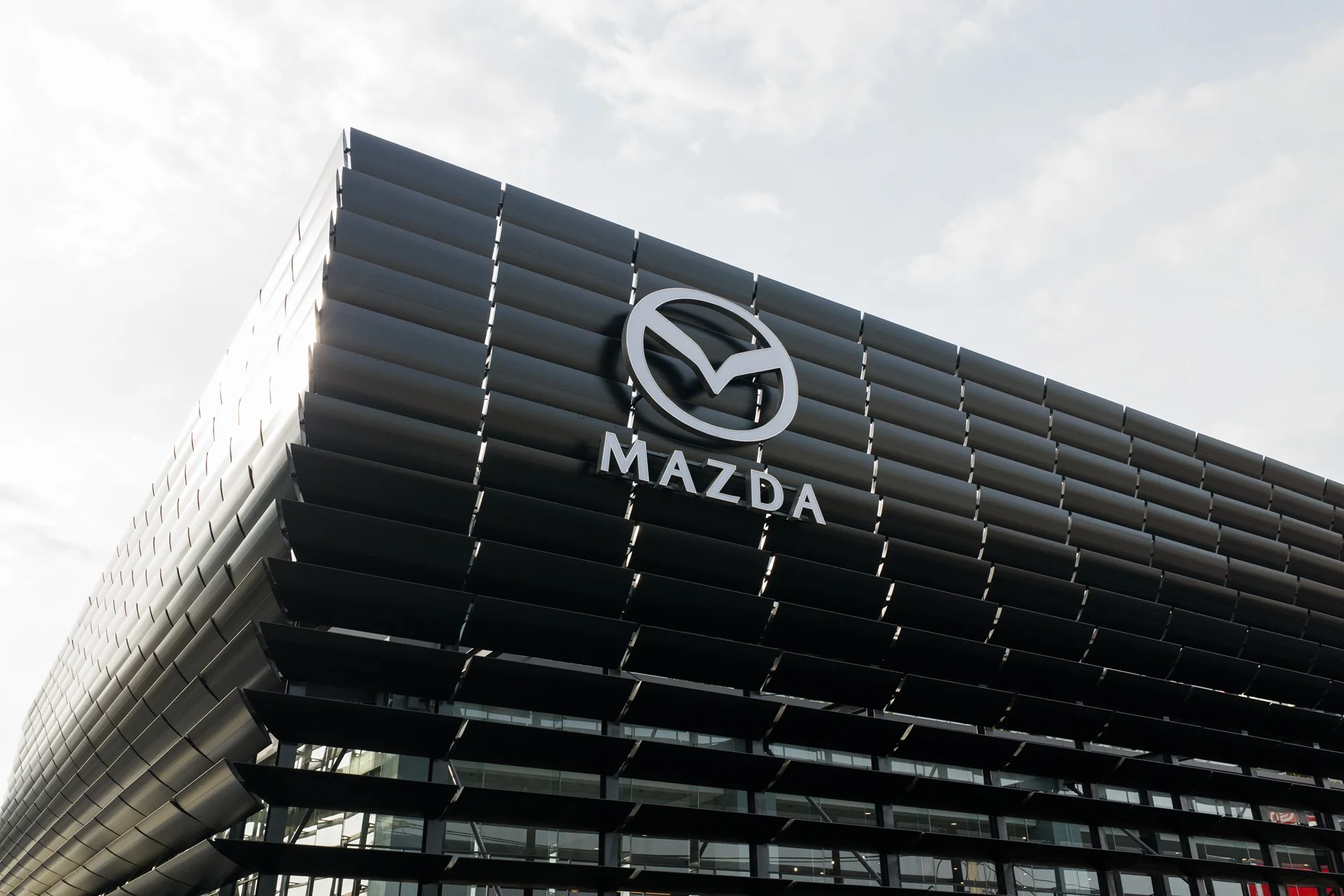 MAZDA FLAGSHIP ĐẦU TIÊN - BIỂU TƯỢNG MỚI CỦA THƯƠNG HIỆU MAZDA