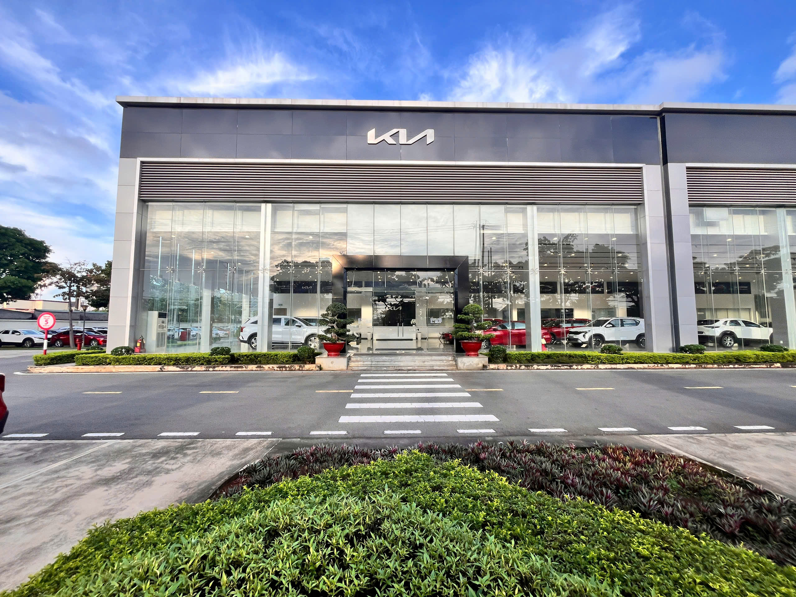 KIA - MAZDA PHÚ MỸ